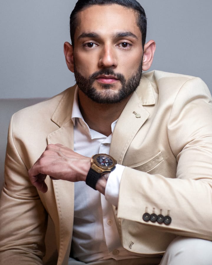 Dr. Saulo Silva em retrato de estúdio, olhando para a câmera